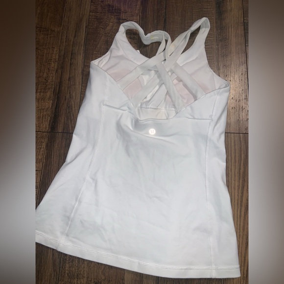 Lululemon scoop neck built in bra tank top S spring active classic workout - Picture 3 of 3